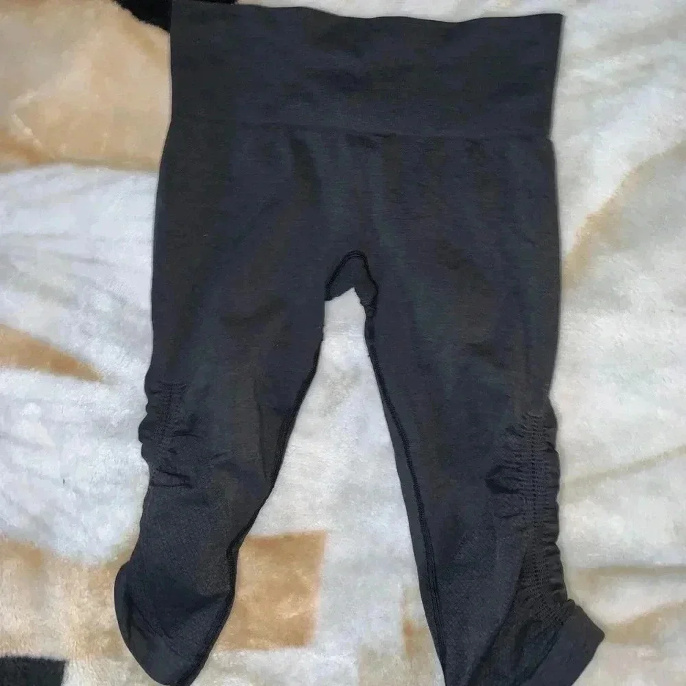 Lululemon in the flow crop 11